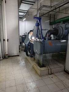 开利变频离心冷水机组维保